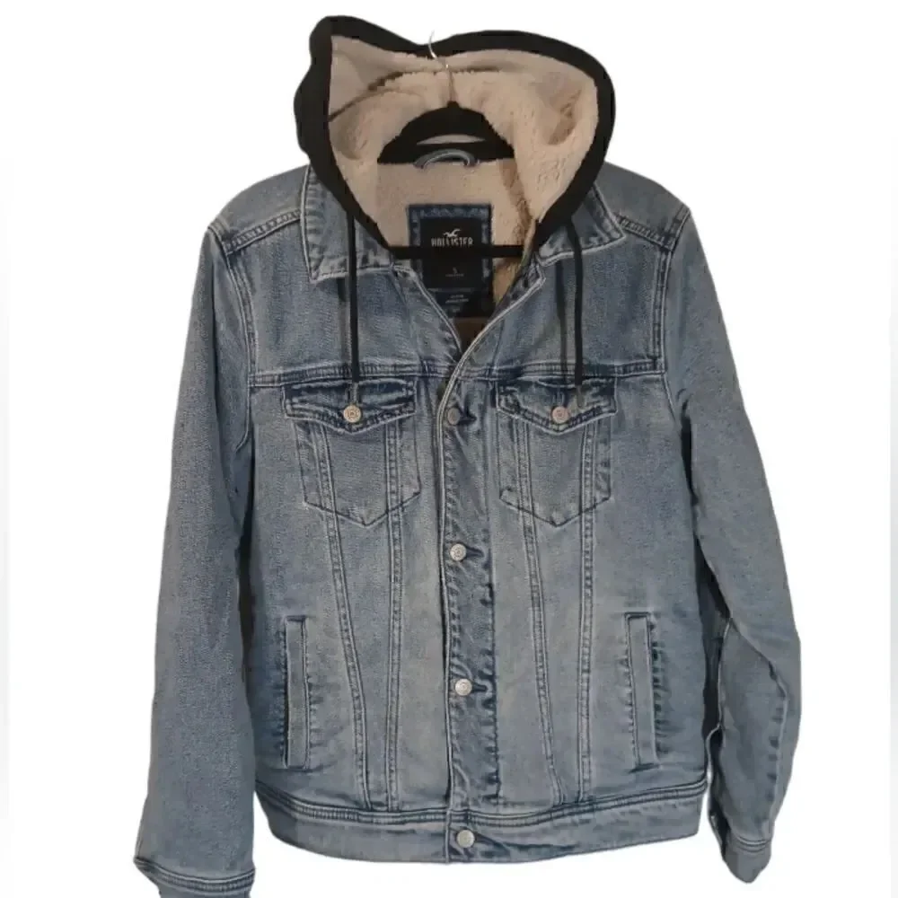 - Hollister Sherpa lined hooded faded denim  jacket unisex size S